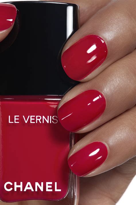 chanel le vernis 528 rouge puissant|Chanel Le Vernis Nail Polish. Why it's the best!.